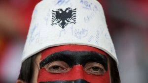 Шиптари покушавају да отму зидине цркве код Србице, поставили знак „Наша црква"